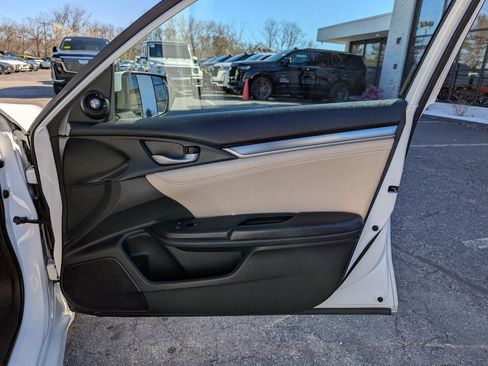 Used 2016 Honda Civic Touring image 30