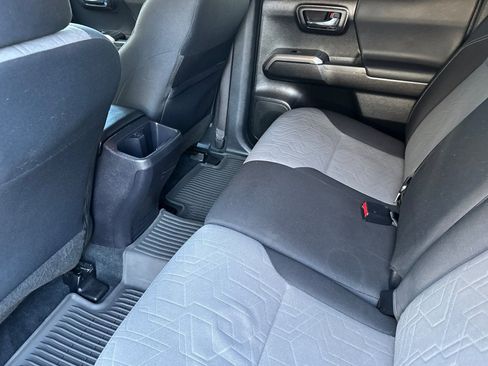 Used 2022 Toyota Tacoma TRD Off-Road w/ Technology Package image 11