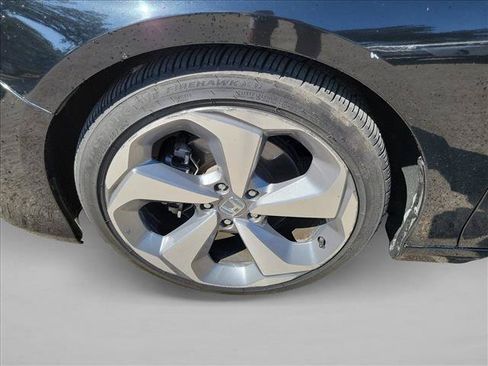 Used 2018 Honda Accord Touring image 9