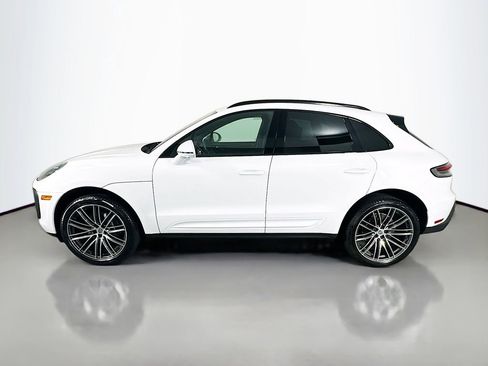 Certified 2025 Porsche Macan image 2