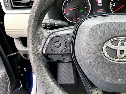 Used 2021 Toyota RAV4 XLE w/ Convenience Package image 24