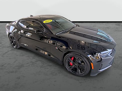 Used 2024 Chevrolet Camaro LT w/ Technology Package image 4