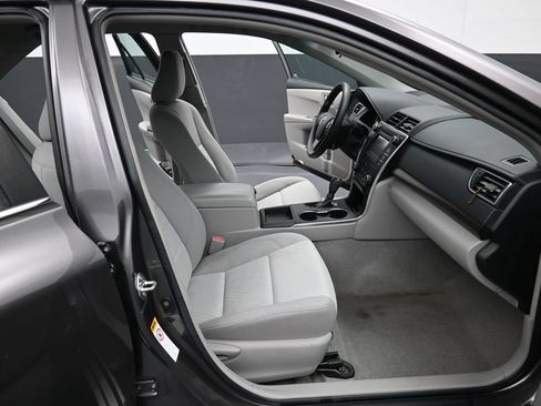 Used 2016 Toyota Camry LE FWD image 31