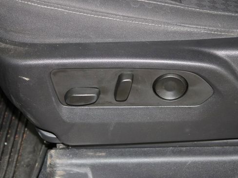 Used 2023 Chevrolet Silverado 1500 LT AWD/4WD image 34