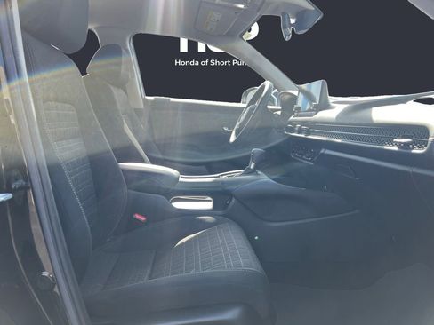 Used 2023 Honda HR-V LX image 15