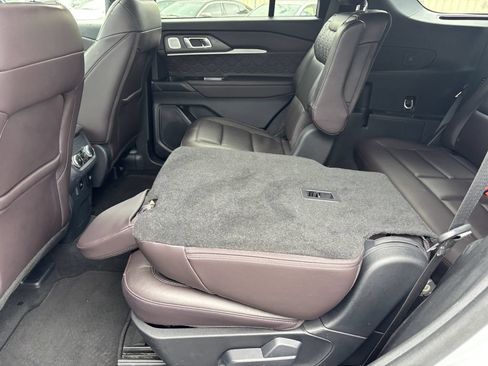 Used 2025 Ford Explorer Platinum w/ LUX Leather Package AWD/4WD image 25