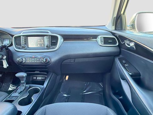 Used 2020 Kia Sorento L image 17