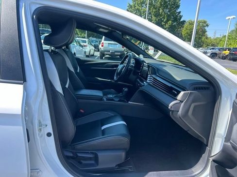 Used 2025 Toyota Camry SE FWD image 15