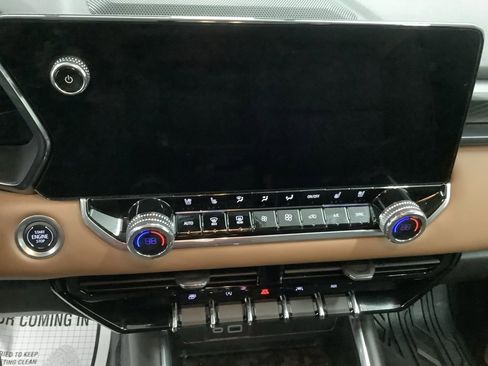 Used 2024 GMC Canyon AT4 image 17