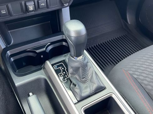 Certified 2021 Toyota Tacoma SR5 AWD/4WD image 24