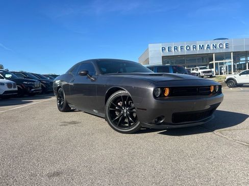 Used 2018 Dodge Challenger SXT Plus RWD image 2