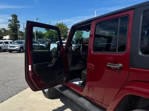 Used 2013 Jeep Wrangler Unlimited Sahara w/ Connectivity Group AWD/4WD image 9
