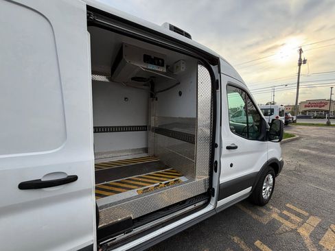 Used 2018 Ford Transit 250 148 Medium Roof w/ Exterior Upgrade Package image 7