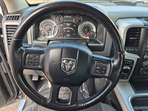 Used 2020 RAM 1500 Classic SLT w/ Luxury Group AWD/4WD image 9