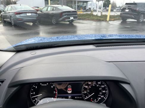 Used 2025 Nissan Sentra SV image 32