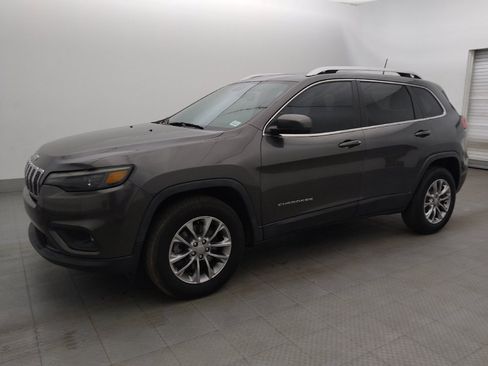 Used 2019 Jeep Cherokee Latitude Plus w/ Comfort/Convenience Group AWD/4WD image 2