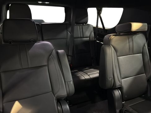 Used 2022 Chevrolet Suburban RST w/ Sport Performance Package AWD/4WD image 15