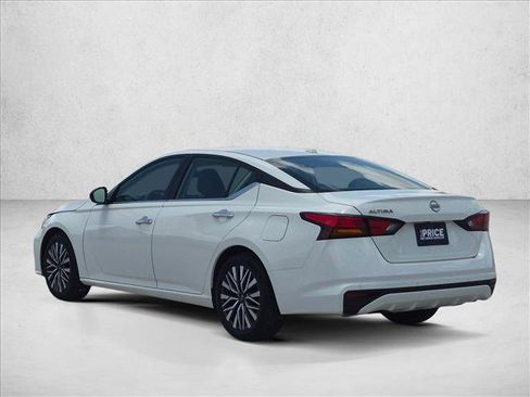 Used 2025 Nissan Altima 2.5 SV FWD image 8