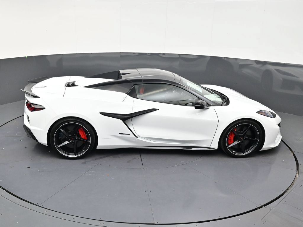 Used 2025 Chevrolet Corvette E-Ray AWD/4WD image 17