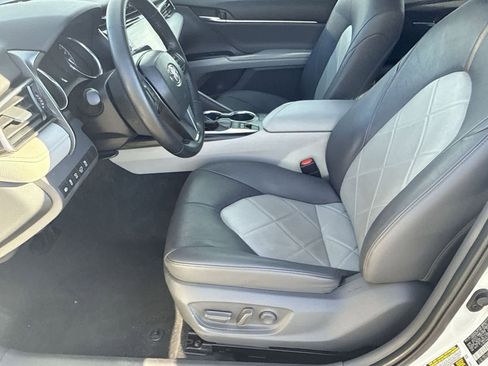 Used 2019 Toyota Camry XLE image 14