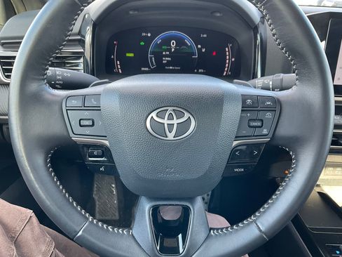 Used 2025 Toyota Camry image 22