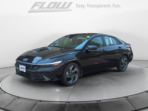 Certified 2025 Hyundai Elantra Sport FWD image 4