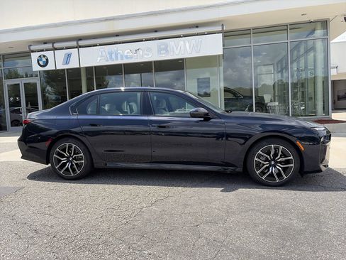 Used 2026 BMW 740i RWD image 9