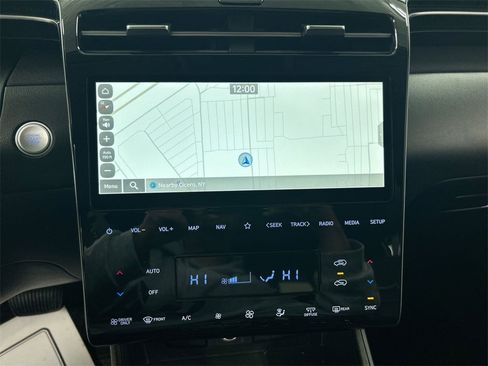 Used 2024 Hyundai Tucson Limited image 16