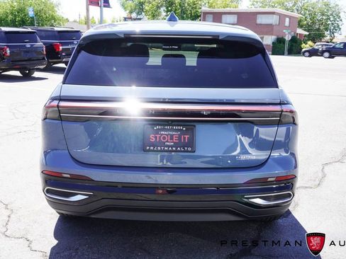 Used 2025 Lincoln Nautilus Premier AWD/4WD image 15