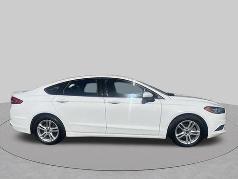 Used 2018 Ford Fusion SE FWD image 8