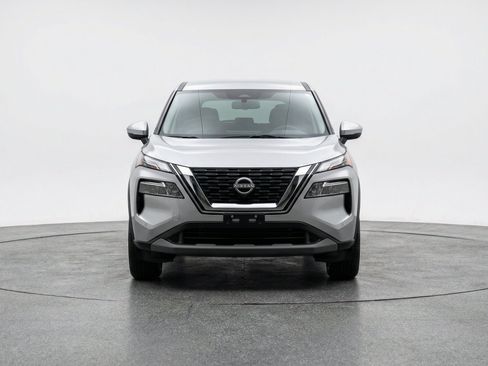 Used 2025 Nissan Rogue SV FWD image 2