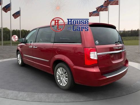 Used 2016 Chrysler Town & Country Touring-L FWD image 7
