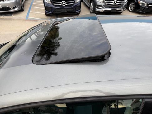 Used 2012 Volkswagen Golf TDI image 21