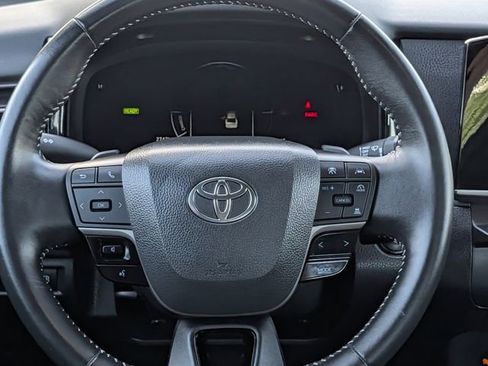 Used 2025 Toyota Camry SE w/ Convenience Package FWD image 13