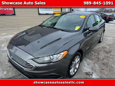Used 2017 Ford Fusion SE image 1