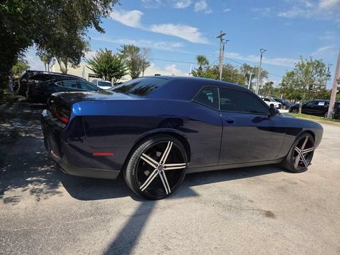 Used 2015 Dodge Challenger SXT RWD image 4
