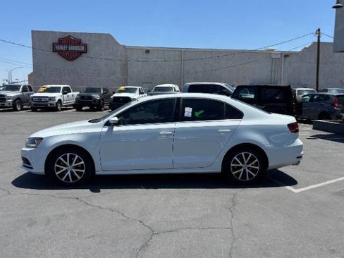 Used 2017 Volkswagen Jetta SE FWD image 6