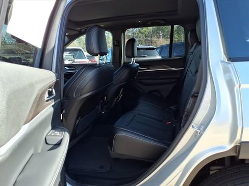 New 2025 Jeep Grand Cherokee Limited image 18