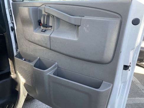 Used 2017 Chevrolet Express 2500 image 21