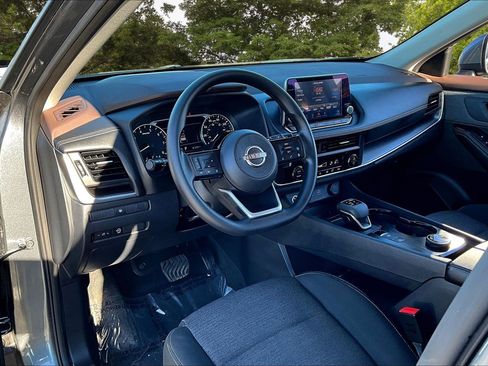 Used 2023 Nissan Rogue SV image 18