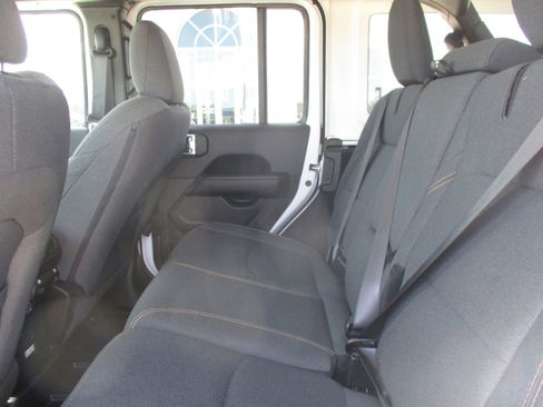Used 2025 Jeep Wrangler Unlimited Sahara AWD/4WD image 34