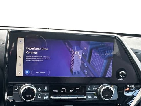 Used 2023 Toyota Highlander XLE image 15