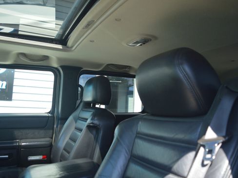 Used 2005 HUMMER H2 w/ Preferred Equipment Group AWD/4WD image 13