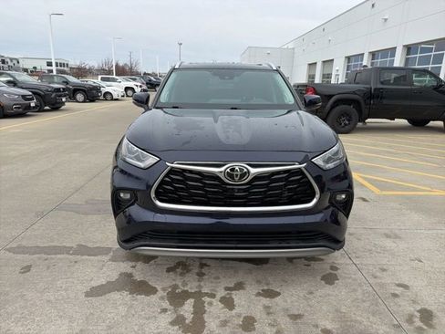 Used 2022 Toyota Highlander Platinum image 2