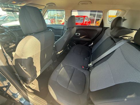 Used 2018 Kia Soul + FWD image 4