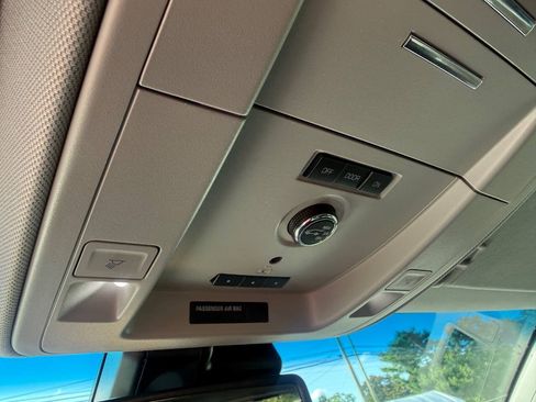 Used 2018 Chevrolet Suburban LT AWD/4WD image 31