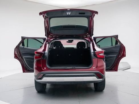 Used 2025 Chevrolet Trax LT FWD image 21
