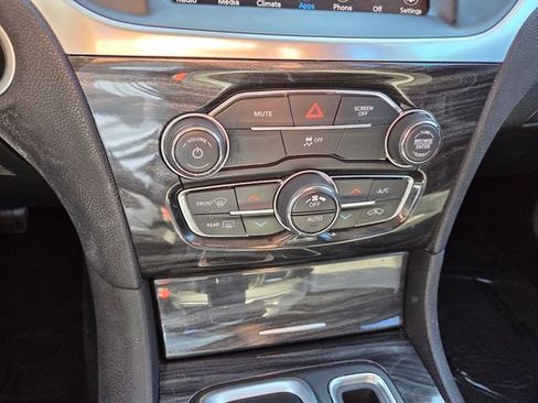 Used 2019 Chrysler 300 Touring w/ Chrome Appearance Package image 25