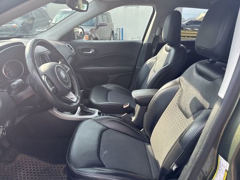 Used 2019 Jeep Compass Latitude w/ Cold Weather Group image 10