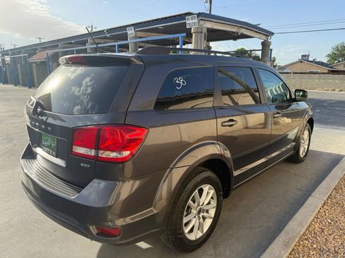 Used 2018 Dodge Journey SXT w/ Connectivity Group FWD image 4